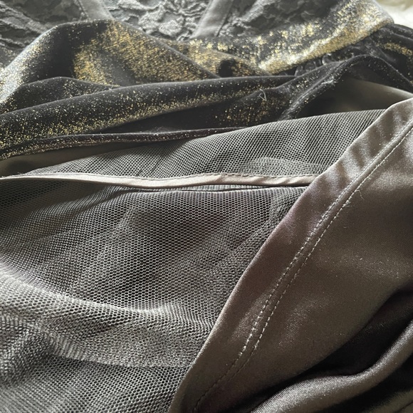 BEBE Black and Gold Lace Metallic Velour Dress US XXS - Picture 9 of 12